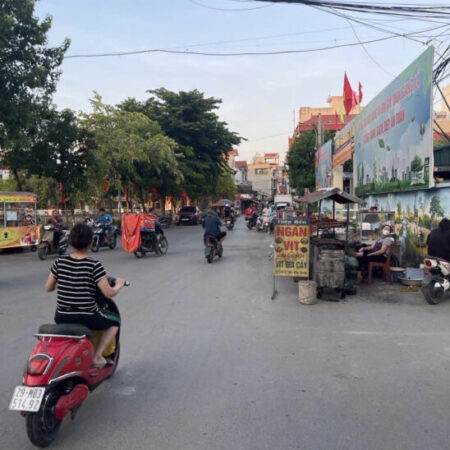 Bán nhà TT Tạm Trôi, ô tô tránh kinh doanh sầm uất, dt:48m, MT 4.4m, giá chào 5.5 tỷ