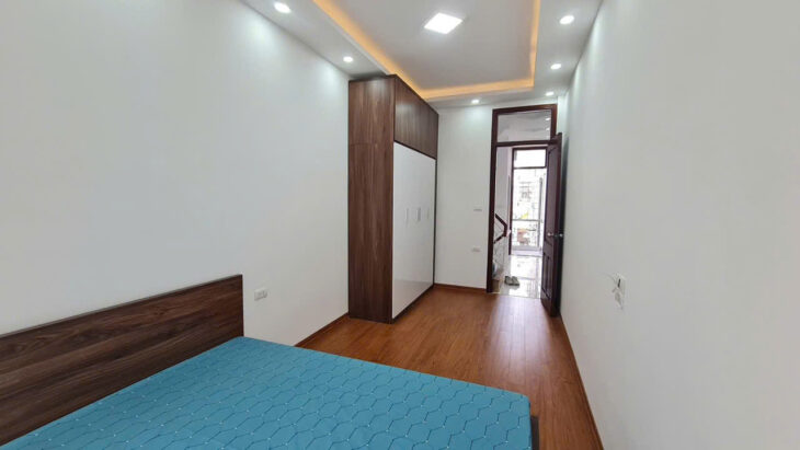 NHỎ TIỀN-PHỐ VIP-TT Q. HAI BÀ TRƯNG- NHÀ 4 tầng- HƠN 5 tỷ- NGÕ THÔNG-KINH DOANH NHỎ- Ô TÔ GẦN- Ở