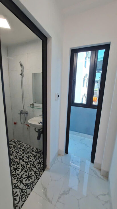 NHỎ TIỀN-PHỐ VIP-TT Q. HAI BÀ TRƯNG- NHÀ 4 tầng- HƠN 5 tỷ- NGÕ THÔNG-KINH DOANH NHỎ- Ô TÔ GẦN- Ở