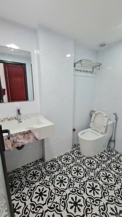 NHỎ TIỀN-PHỐ VIP-TT Q. HAI BÀ TRƯNG- NHÀ 4 tầng- HƠN 5 tỷ- NGÕ THÔNG-KINH DOANH NHỎ- Ô TÔ GẦN- Ở