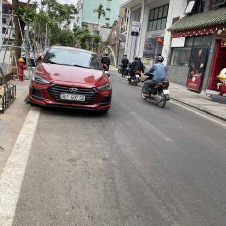 Cực hiếm, ngõ 98 Thái Hà, Đống Đa, ba bước ra mặt phố, Ô tô tránh, kinh doanh đa dạng, 45m, 20 tỷ.