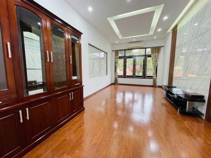 BÁN NHÀ HIẾM ĐƯỜNG NGUYỄN VĂN HUYÊN – DT 66M2 X 5 TẦNG – MẶT TIỀN 4M – GIÁ 19 TỶ TL