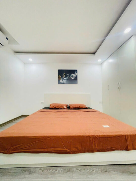 Bán gấp tập thể Hồ Tùng Mậu, tầng 3 nhà đẹp sẵn ở ngay, 3 ngủ, nội thất xịn, ô tô đỗ chân cầu thang