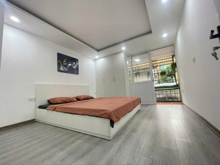 Bán gấp tập thể Hồ Tùng Mậu, tầng 3 nhà đẹp sẵn ở ngay, 3 ngủ, nội thất xịn, ô tô đỗ chân cầu thang