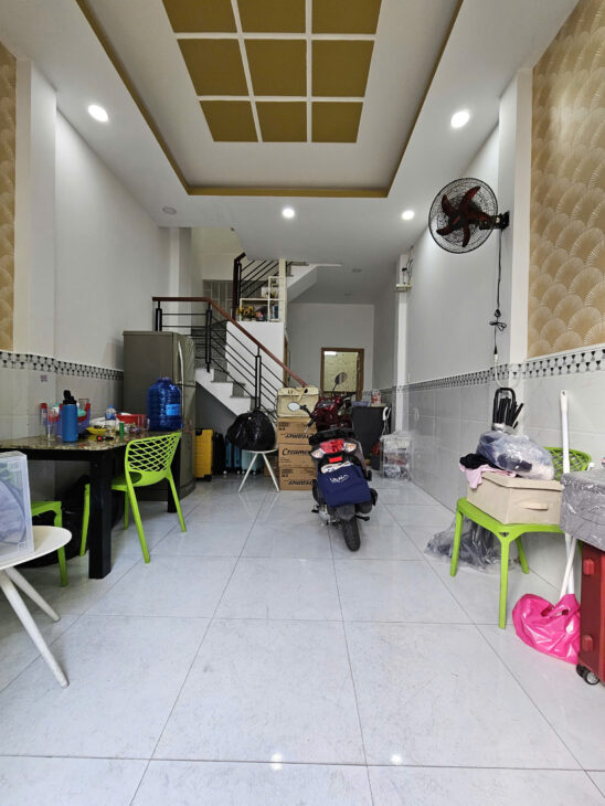 Sát mặt tiền Q4 Ngang 3.2 Dài 12 m nở hậu 3.6 m 2 TẤM CÓ 4 TỶ