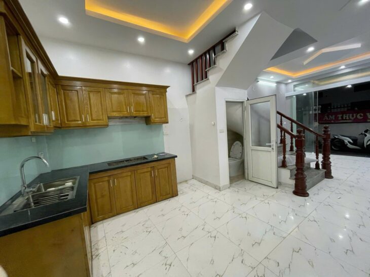 Bán nhà phố Cầu Đơ, 50m2 x 4T,MT4m,lô góc,ngõ thông, ba gác tránh,ô tô dừng đỗ . Giá 8.4 tỷ