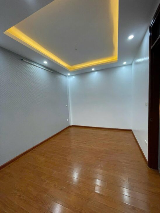 Bán nhà phố Cầu Đơ, 50m2 x 4T,MT4m,lô góc,ngõ thông, ba gác tránh,ô tô dừng đỗ . Giá 8.4 tỷ