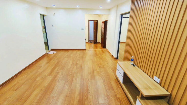 Chính chủ gửi bán căn tập thể Nghĩa Tân tầng 2, view sân bóng, 3 ngủ nhà mới đủ công năng hiện đại