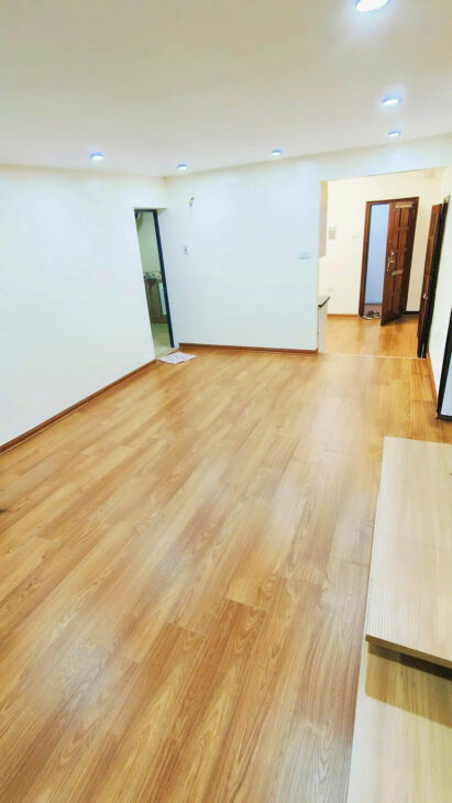 Chính chủ gửi bán căn tập thể Nghĩa Tân tầng 2, view sân bóng, 3 ngủ nhà mới đủ công năng hiện đại