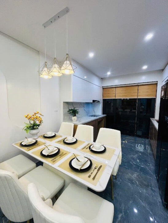 Bán nhà Đẹp – Mới – Nguyễn Sơn 6 Tầng– Thang Máy – Ôtô đỗ cửa -Thoáng nhỉnh 10 tỷ ( Thương lượng)