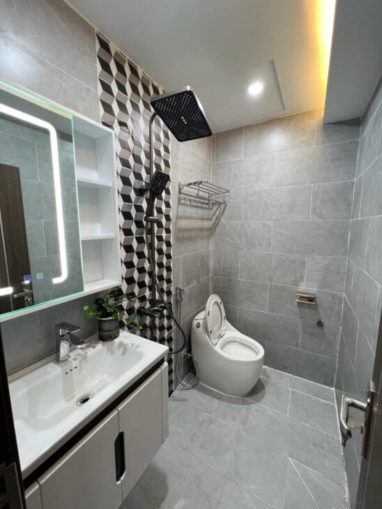 Nhà đẹp Hoàng Quốc Việt, 8.2 tỷ, 39m, 3.4m, 5 tầng, phòng thoáng