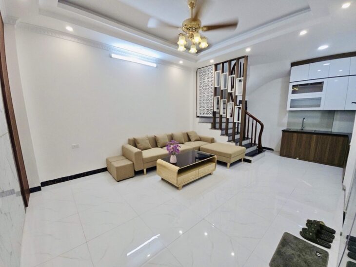 Vị trí cực đẹp Lĩnh Nam,NGÕ TO NHƯ PHỐ – CÁCH MỘT NHÀ RA OTO TRÁNH – NHÀ MỚI KÍNH KOONG