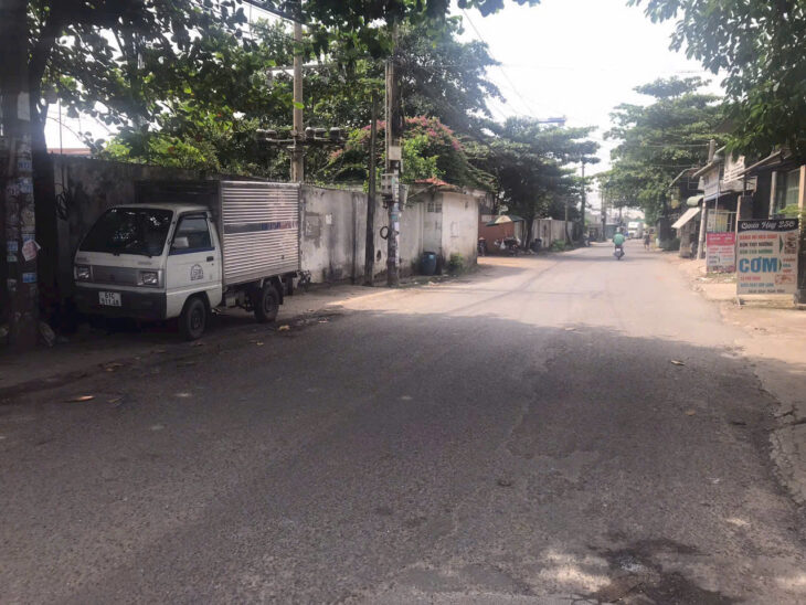 Mặt tiền Vũng Thiện, Tân Đông Hiệp, 5.3×25, 3 tầng BTCT ốp gỗ, Giá bán gấp: 6 tỷ7