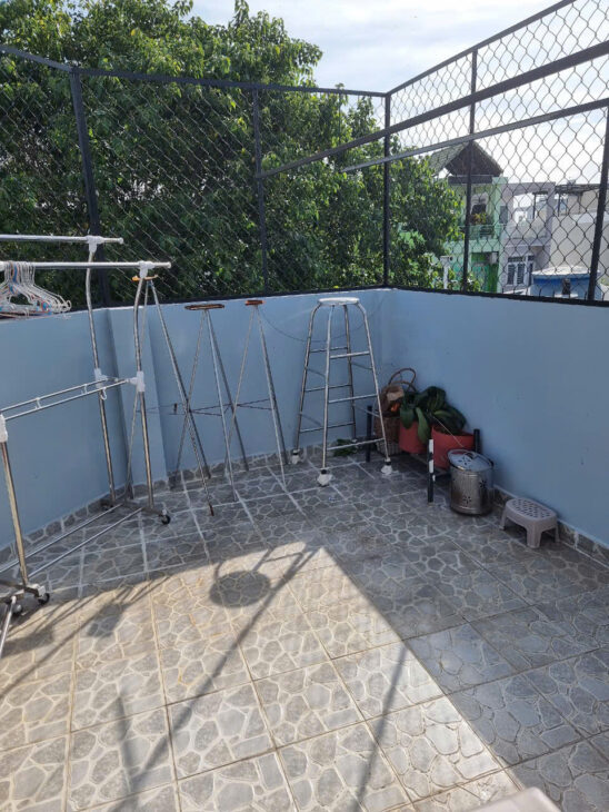 6.3 tỷ-bán nhà 3 mặt hẻm xe hơi Vạn Kiếp- sát khu ẩm thực Phan Xích Long- 5mx12m- 3 lầu- 5PN- HĐ