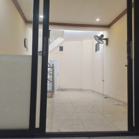 Bán nhà Thịnh Liệt giá 4.5 tỷ, diện tích 23m2, 5 tầng, mặt tiền 3.5m