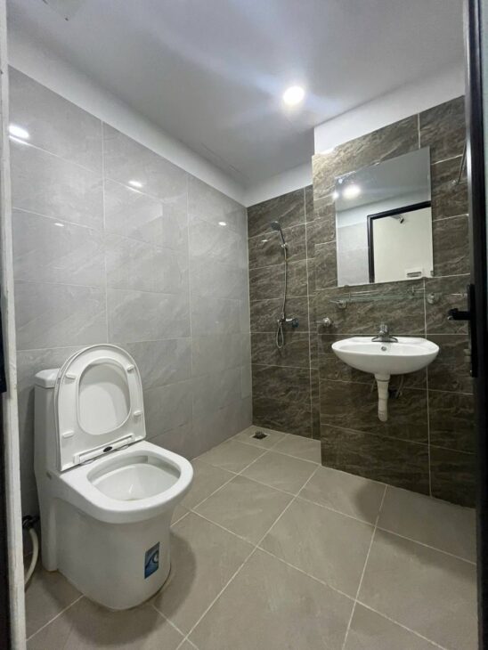 Bán nhà Yên Bình-Yên Nghĩa giá 3.8 tỷ, diện tích 30m2, 5 tầng, mặt tiền 3.5m