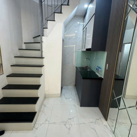 Nhà 15m x 4 tầng + 2PN giá 2,75 tỷ rẻ nhất thị trường Đống Đa