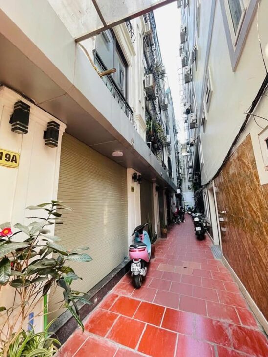 BÁN NHÀ LẠC LONG QUÂN – TÂY HỒ, DT32M2, 5 TẦNG, 3 P NGỦ, Ở LUÔN, GẦN HỒ TÂY (chỉ 7.88 t.ỷ)