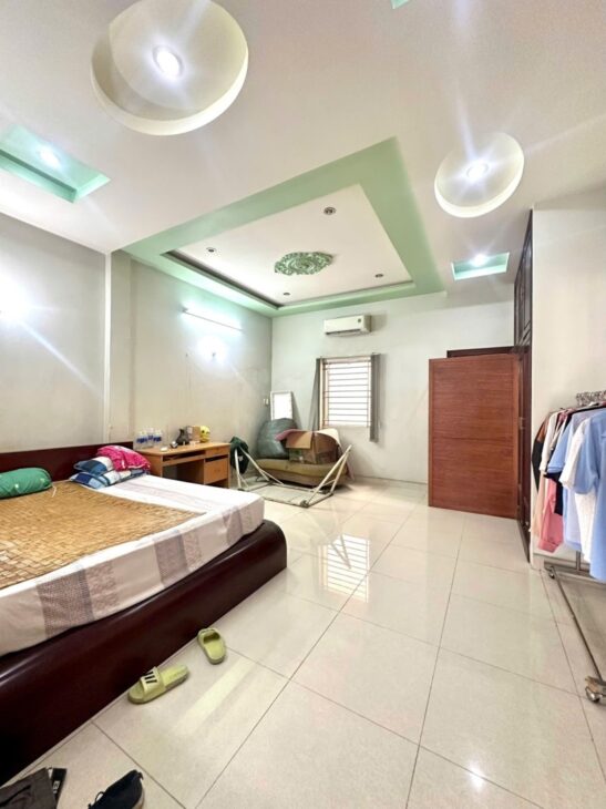 Bán nhà 3 tầng, 135m², 5PN, 5WC, Linh Tây, Thủ Đức, 8.8 tỷ