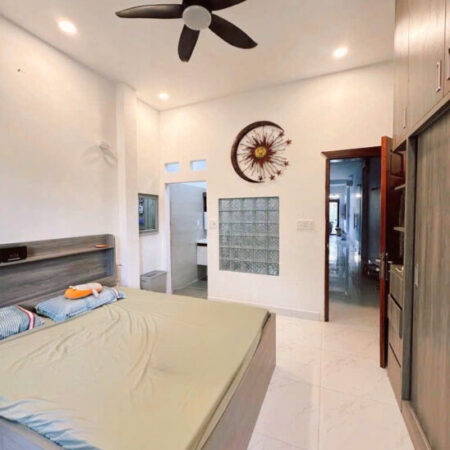 BÁN NHÀ QUẬN 7 – ĐẸP 90m2 – sát PMH- trung tâm của trung tâm- tặng Full NỘI THẤT: nhỉnh 4 tỷ. LH: