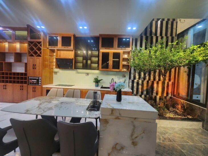 Nhà đẹp 3 tầng mặt tiền Trần Kim Xuyến -Hòa Xuân – Giá 6,25 tỷ .