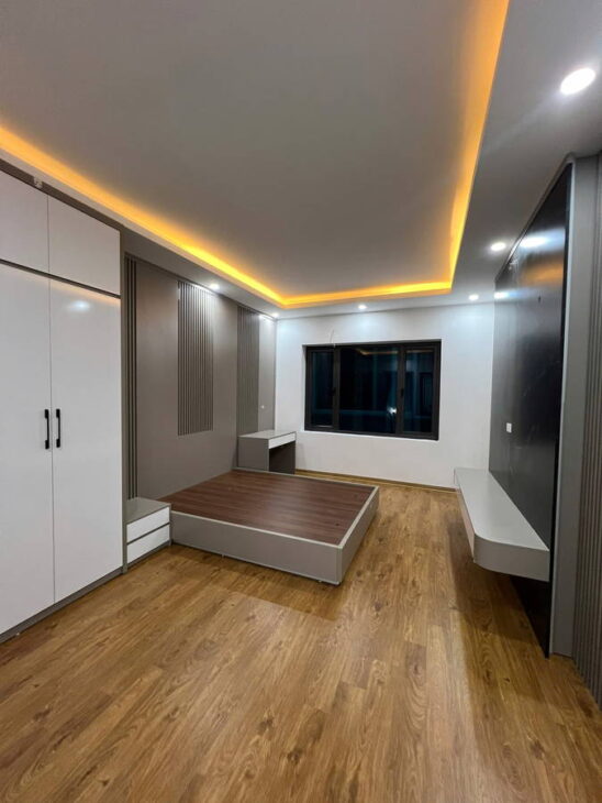 NHÀ MỚI PHỐ CHU HUY MÂN- LONG BIÊN,35M2, 6 TẦNG, MT 4M, 6.5 TỶ.