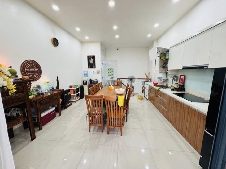 Bán nhà Mặt tiền Quận Tân Phú, ngay Chợ Cây Keo – Đường 10m, 4,8mx11m – 3 tầng – 7,9 tỷ