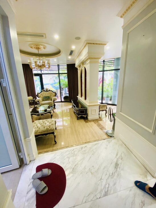 ⚜️ Biệt Thự VIP KĐT Dịch Vọng, 268m2 4T MT 16m, Siêu Đẹp Tặng Nội Thất 20 Tỷ, Chỉ 72 Tỷ ⚜️