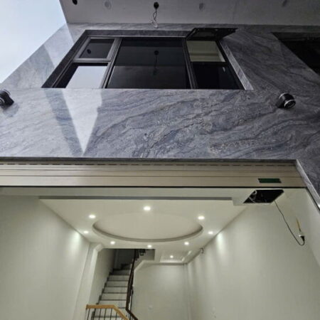 NHÀ ĐẸP MỚI KÍNH KOONG, NGÔ GIA TỰ- LONG BIÊN, 32M2,5 TẦNG,4 TẦNG, MT 5M, 5.6 TỶ.Ô TÔ ĐỖ CỔNG.