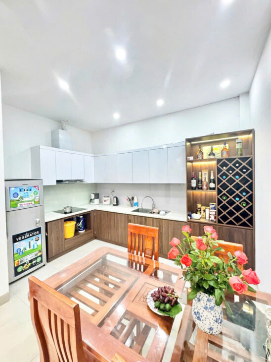 Kẹt tiền nên chính chủ bán nhà Nguyễn Văn Cừ, gần trường tiểu học Gia Thuỵ, ô tô qua, 47m2, 10.7 tỷ