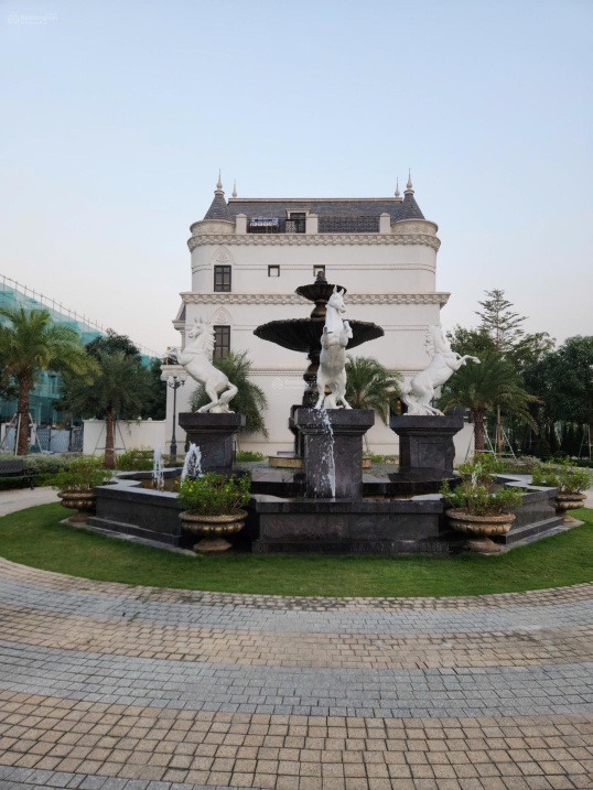 Bán biệt thự liền kề Kita Ciputra Tây Hồ. Diện tích: 140m2x 3,5T+ 1 hầm. Giá 48,84 tỷ.