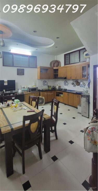 Bán gấp căn hộ ngõ 97 Thái Thịnh. DT 65.4m2 x 5 tầng Giá chỉ 14.8 tỷ