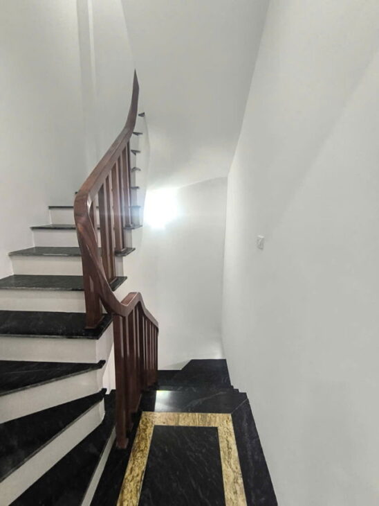 BÁN NHÀ 5 TẦNG, BÁT KHỐI LONG BIÊN, Ô TÔ NHỎ ĐỖ CỬA, 32M2,MT 3.7M,5.9 TỶ.