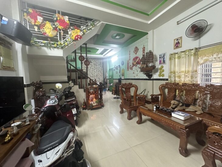 Nhà 4 Tầng Ở Lô Góc – Hẻm Xe Hơi Tránh – Ngang 5m – Sổ Hồng Riêng Giá Chưa Tới 6 Tỷ – Quận 12.