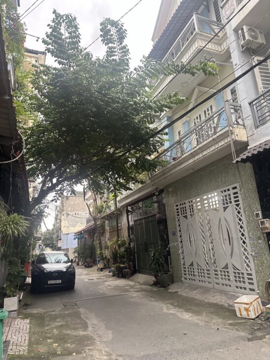 Nhà 4 Tầng Ở Lô Góc – Hẻm Xe Hơi Tránh – Ngang 5m – Sổ Hồng Riêng Giá Chưa Tới 6 Tỷ – Quận 12.