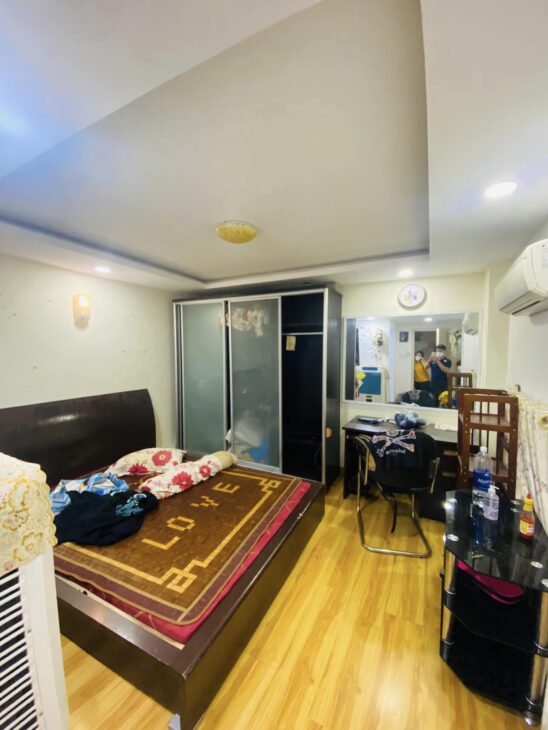 Bán gấp nhà HÒA HẢO, 5 phòng, hẻm xe hơi, 7.8 tỷ.