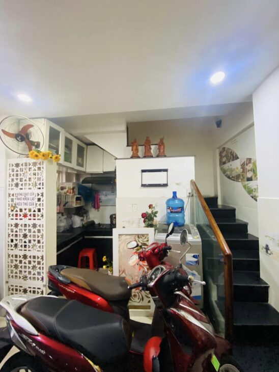 Bán gấp nhà HÒA HẢO, 5 phòng, hẻm xe hơi, 7.8 tỷ.