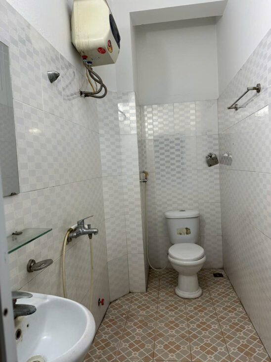 Cho thuê nhà phân lô KĐT Định Công, 75m2 x 4.5 tầng, VP cty, ôtô tránh