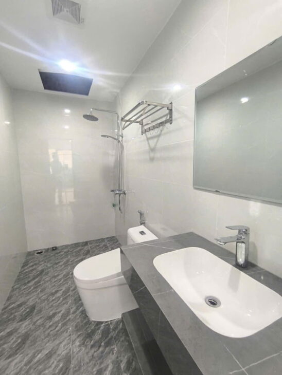 BÁN NHÀ 5 TẦNG, BÁT KHỐI LONG BIÊN, Ô TÔ NHỎ ĐỖ CỬA, 32M2,MT 3.7M,5.9 TỶ.