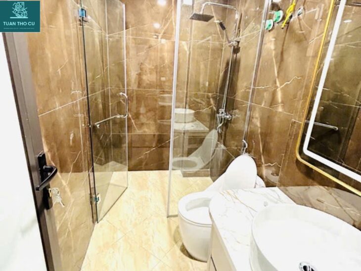 Nhà Mặt Ngõ OTO Tránh, Phố Tam Trinh: 5 Tầng, Thang Máy NK, Nội Thất Cao Cấp, Giá 5.95 tỷ