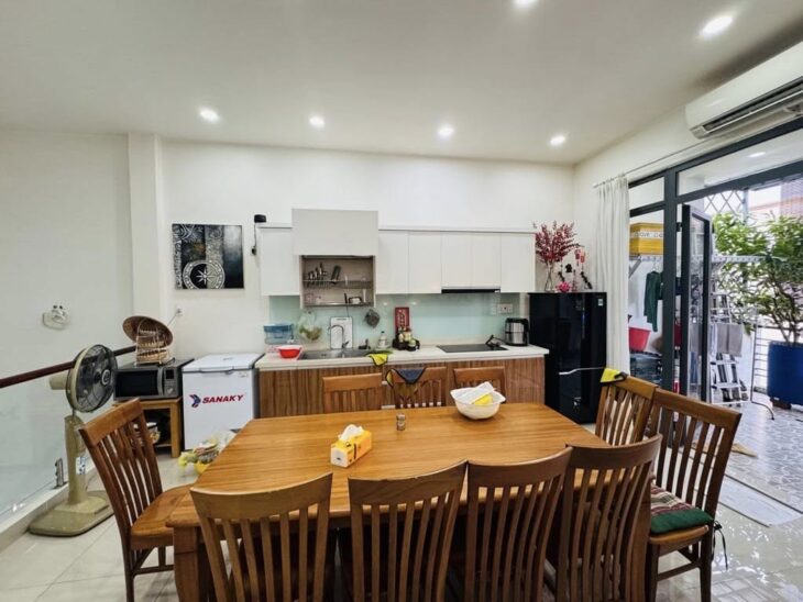 Bán nhà Mặt tiền Quận Tân Phú, ngay Chợ Cây Keo – Đường 10m, 4,8mx11m – 3 tầng – 7,9 tỷ