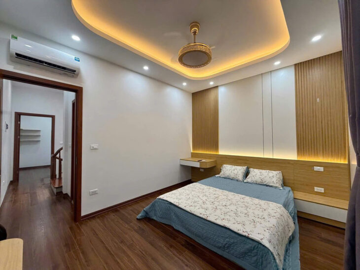 Nhà Đẹp Hồng Tiến ở ngay, Ô TÔ ĐỖ CỬA- THIẾT KẾ HIỆN ĐẠI- FULL NỘI THẤT- CHỦ Ở RẤT CÓ LỘC- BÁN