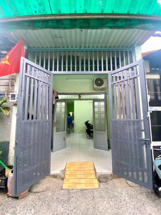 NHÀ CẤP 4 MỚI TINH – HẺM XE HƠI 7 CHỖ – SÁT VÁCH GALAXY TRUNG CHÁNH – 3 PHÚT QUA TÂN BÌNH- GÒ VẤP –