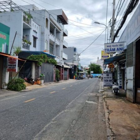 Bán tòa nhà 4 tầng 10x21m giá 17,5 tỷ Đường Đông Hưng Thuận 2 Bán tòa nhà 4 tầng 10x21m giá 17,5 tỷ Đường Đông Hưng Thuận 2