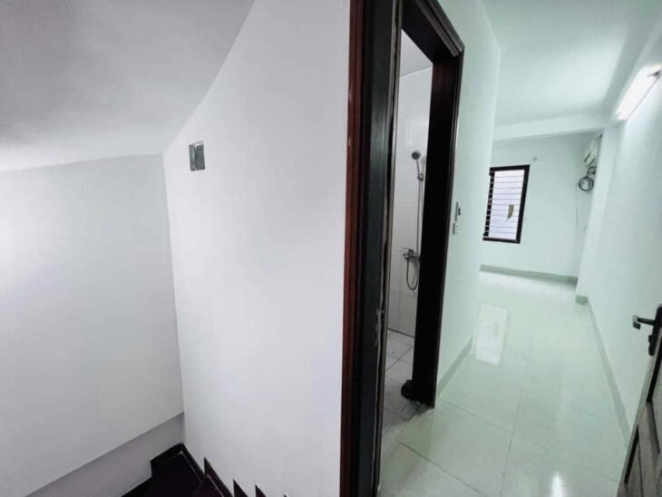Chùa Láng -Chỉ hơn 5 tỷ – Nhà 5 Tầng – Mt 3.3m – Phân Lô 2 Mặt Thoáng – 1 Bước ra Ô tô – Đủ Công