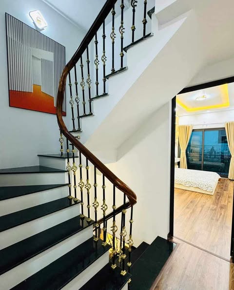 HÀNG HIẾM! 2 THOÁNG, VIEW ĐÀI TRUYỀN HÌNH – NHÀ ĐẸP, NGUYÊN HỒNG: 46M, 4T, 9.28 TỶ