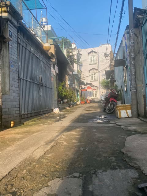 BÁN NHÀ TRƯƠNG THỊ HOA – HẺM XE HƠI THÔNG TỨ TUNG – NGAY SIÊU THỊ METRO – 2 PHÚT QUA GÒ VẤP