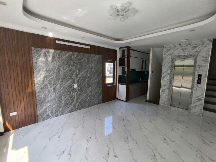 Nhà đẹp Phúc Lợi 36m 6 tầng thang máy giá hơn 7 tỷ