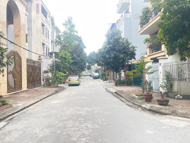 TRUNG TÂM VIỆT HƯNG -VỊ TRÍ ĐẸP – KINH DOANH – Ô TÔ TRÁNH