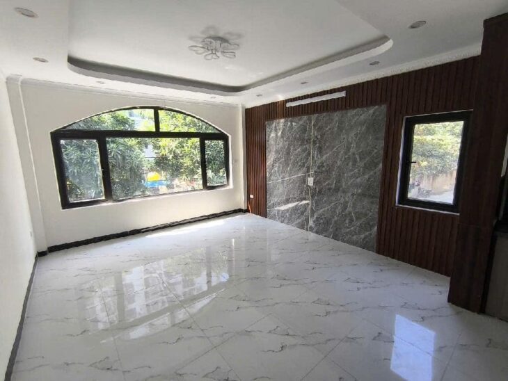 Nhà đẹp Phúc Lợi 36m 6 tầng thang máy giá hơn 7 tỷ